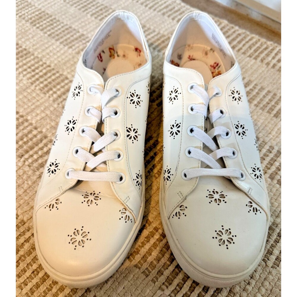 LOFT WHITE Floral Eyelet Laser Cut Lace Up Low Top Sneakers Womens Size 10